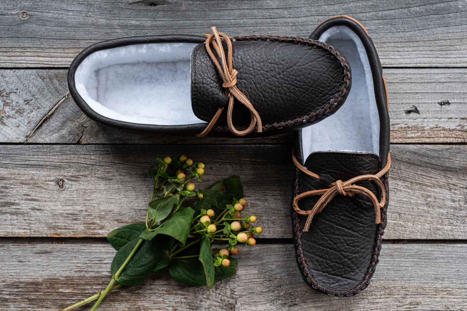 Men's Fleece Lined Buffalo Hide Leather Moccasins