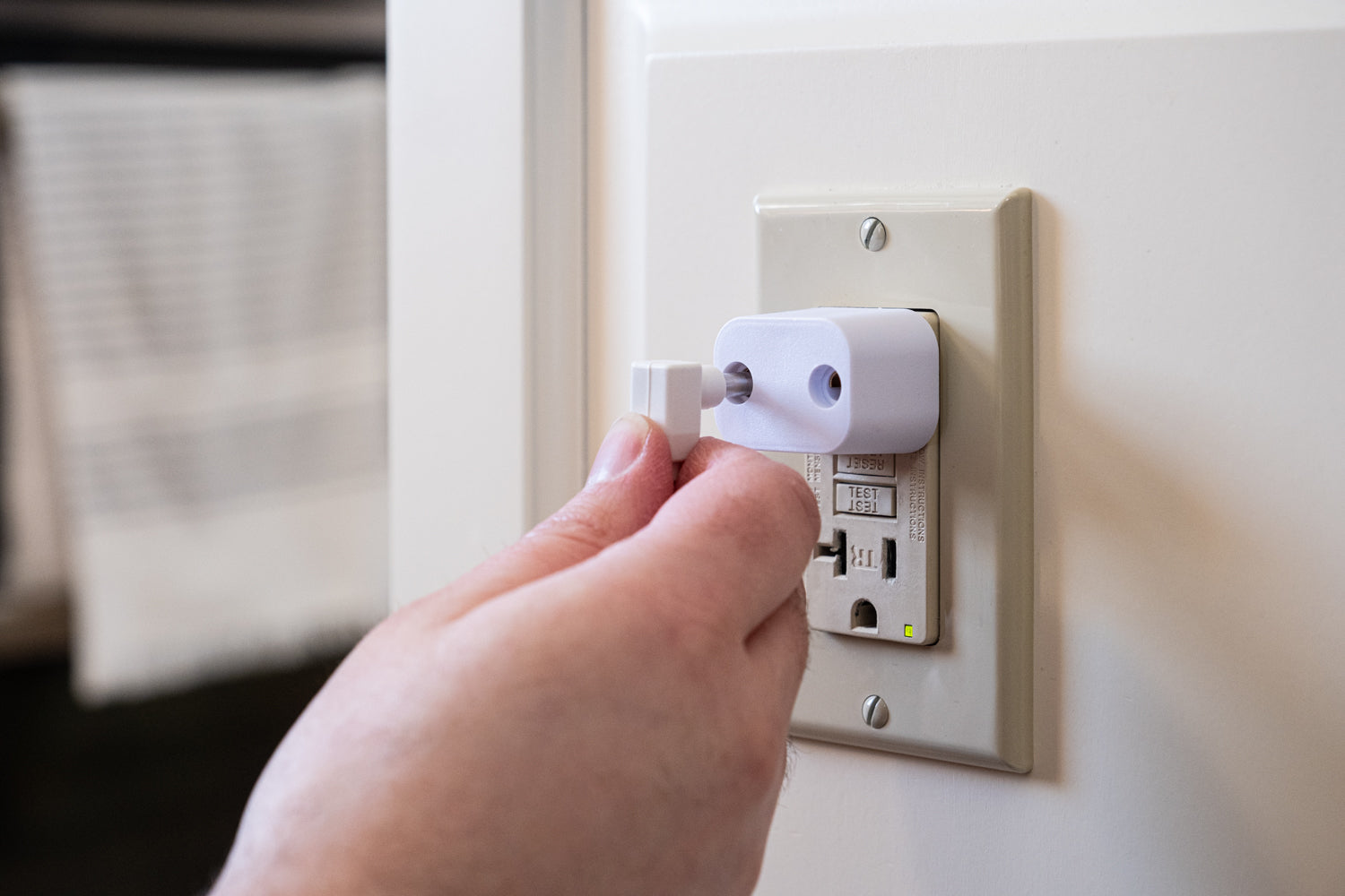 International Earthing Outlet Adapter