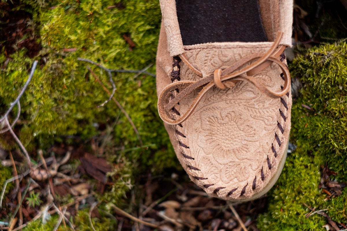 Women's Floral Embossed Moccasin Shoes